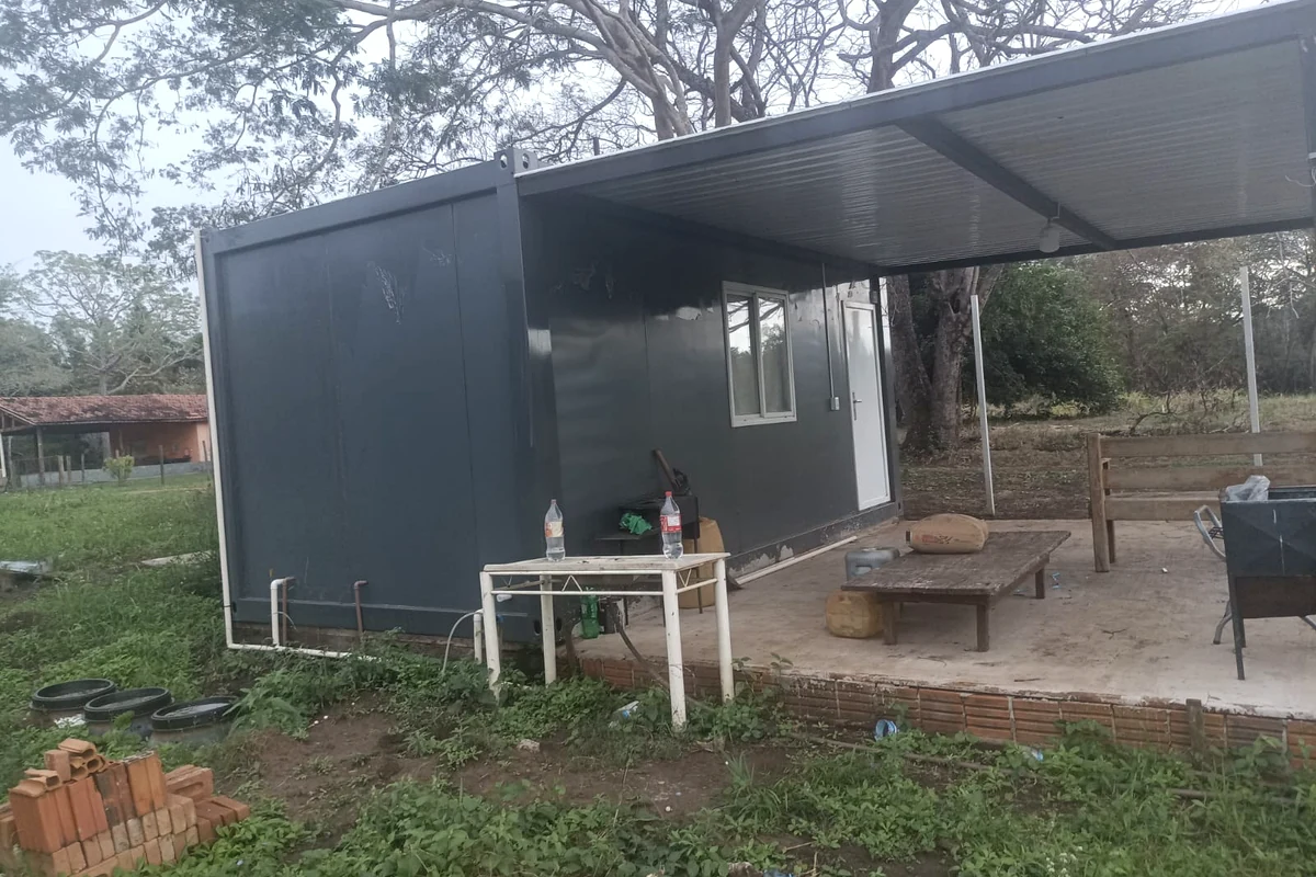 Construção de rancho na região do Pira Kuá